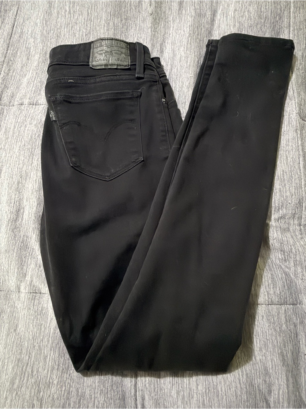 Levi's Women's Black  Distressed Skinny Jeans